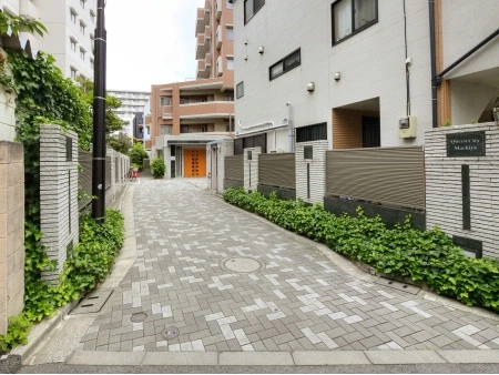 クイーンシティ町屋