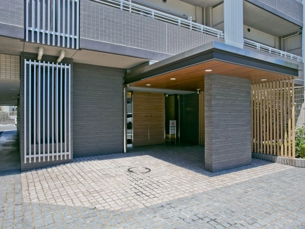 ウェリス川崎東門前