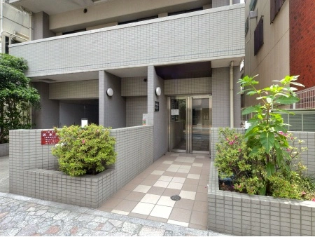 プラハ川崎本町通り