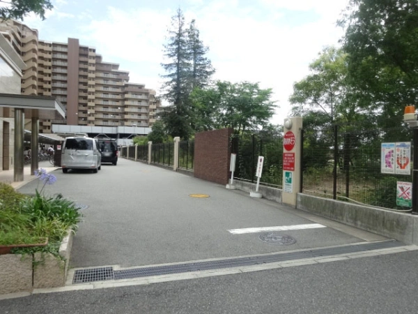ロイヤルアーク甲子園フローレス