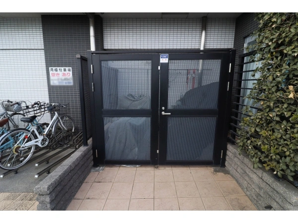 ロワール東中神 バイク置場