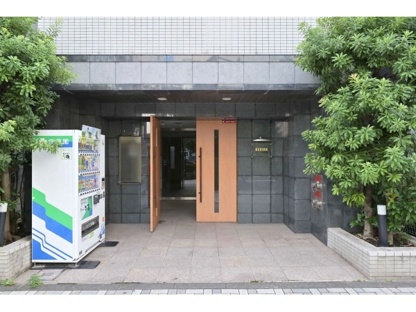 レヴィーナ東京八重洲通り