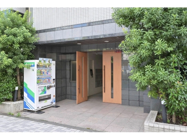 レヴィーナ東京八重洲通り