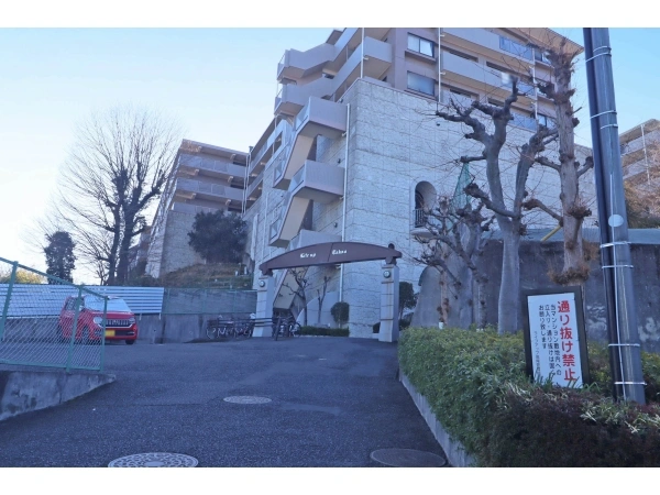 ライフアップ高尾 敷地内