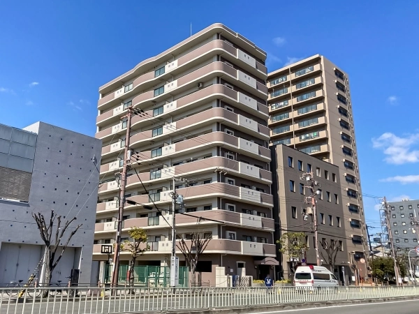 ユニライフ大阪ドーム前