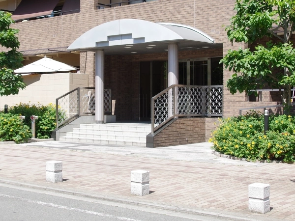 ファミールガーデン二条駅前