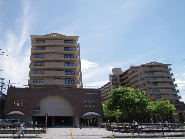 ファミールガーデン二条駅前