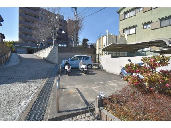 グラン・ブルー醍醐 敷地内