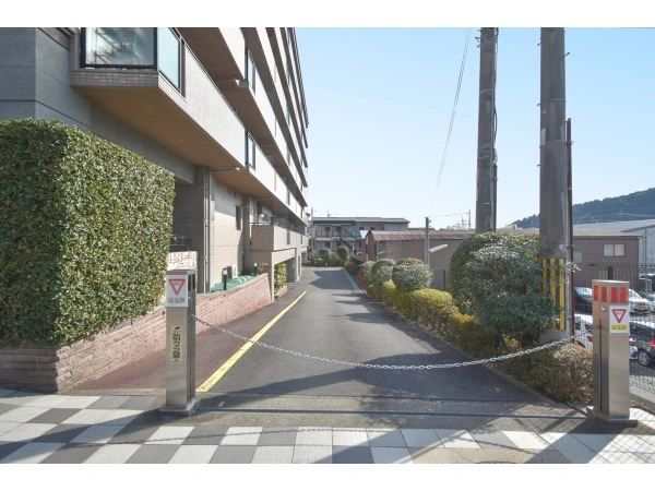 サーパス山科小野 敷地内