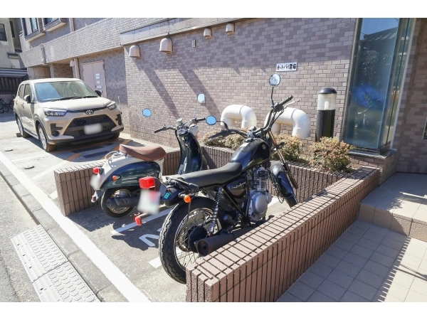 ナイスアーバン綱島 バイク置場