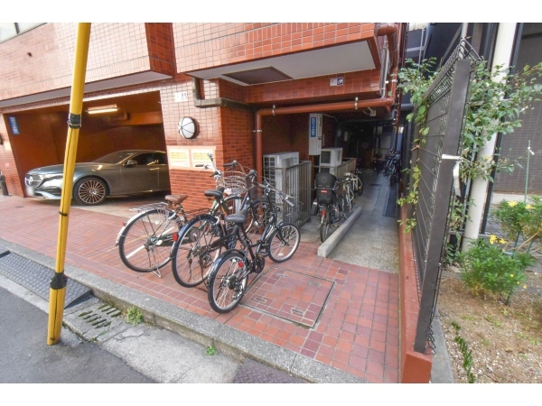セザール第三鶴見 敷地内