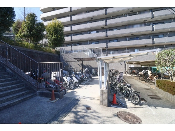 ワコーレロイヤルヒルズ横浜蒔田 駐輪場・バイク置場