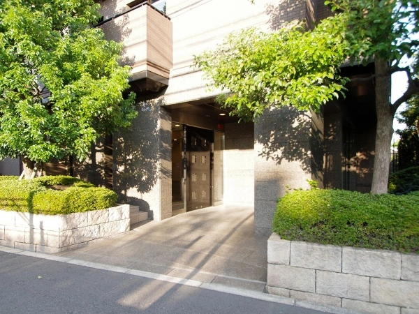 レジオン帝塚山 エントランス（緑彩館）