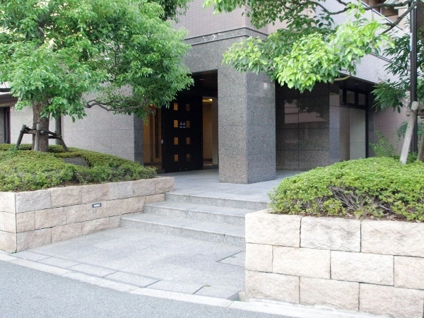 レジオン帝塚山 エントランス（光彩館）