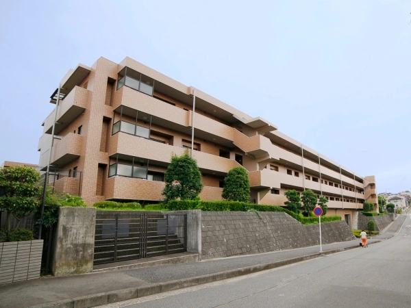 フォルスコート座間