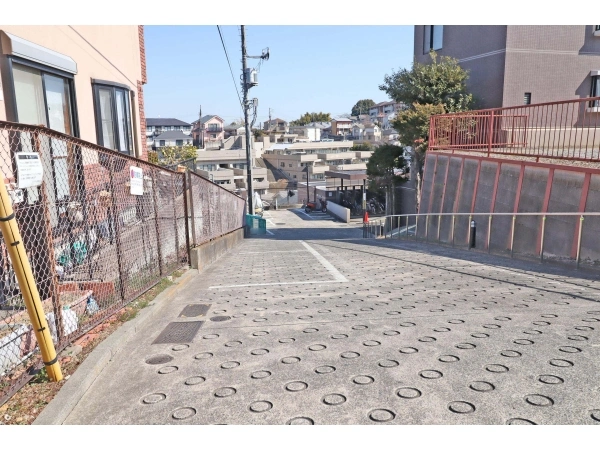 ラムズ中山 敷地内