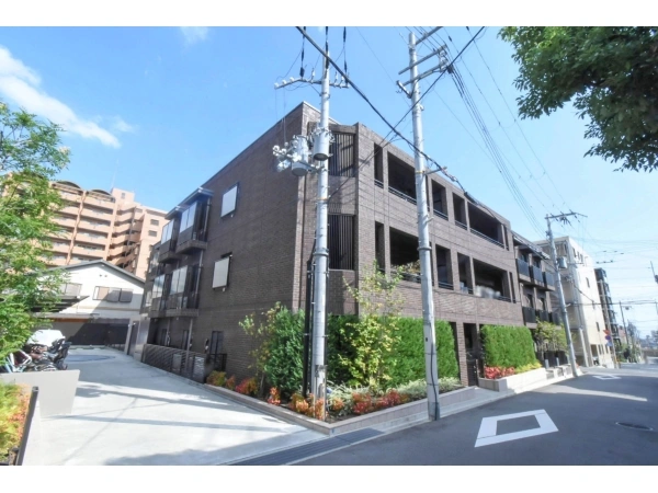 ワコーレザ岡本