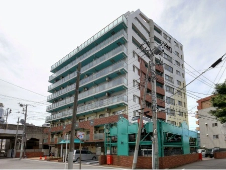 ロワール鶴見駅前