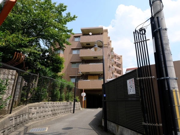 サンメゾン香里成田西町