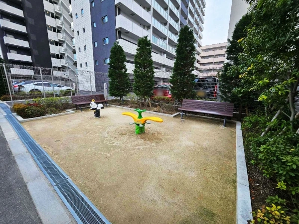 ディモア城東シティ  敷地内