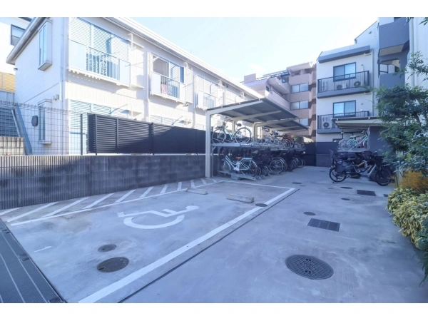 ベルジュール町田中町 敷地内