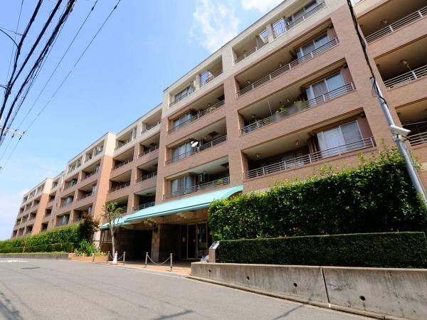 サンメゾン枚方朝日丘 外観（かえで館）