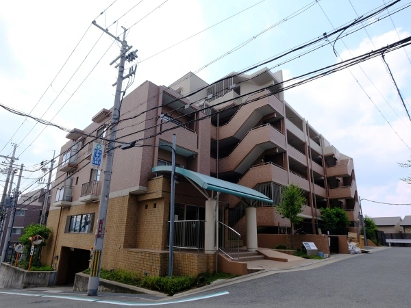 サンメゾン枚方朝日丘 外観（みずき館）