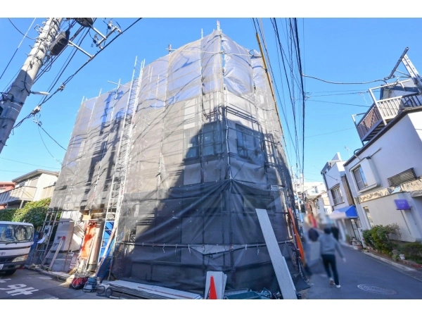 建築中の外観：写真中央<br />（撮影年月：2025年01月）