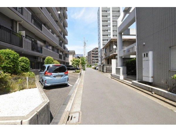 コスモ浦和根岸 弐番館 前面道路