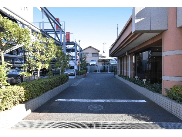 エンゼルハイム竹の塚駅前 駐車場