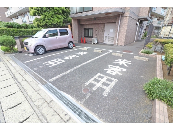 ペルル大久保 弐番館 駐車場