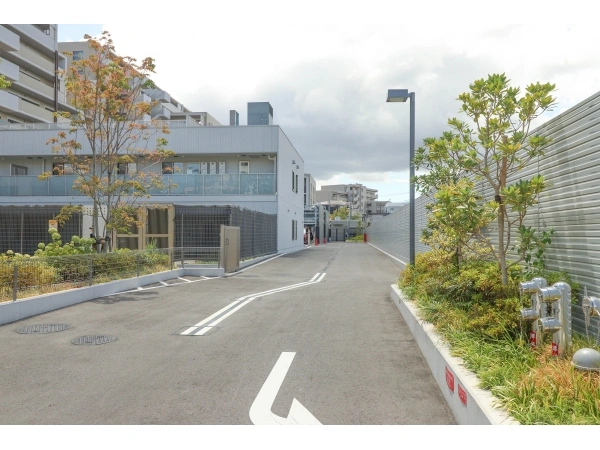 ザ・パークハウス横浜新子安フロント  駐車場出入口