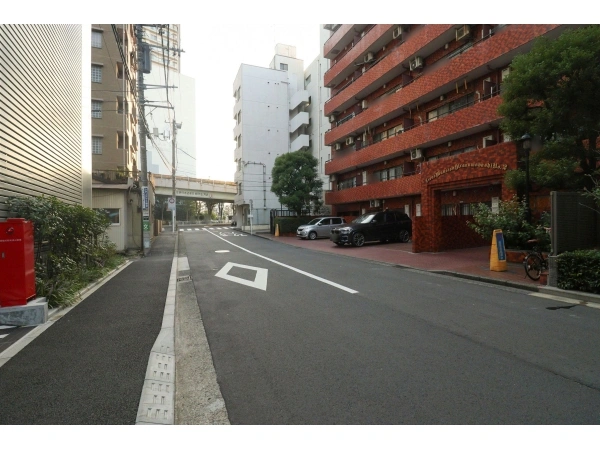 オープンレジデンシア横浜  前面道路