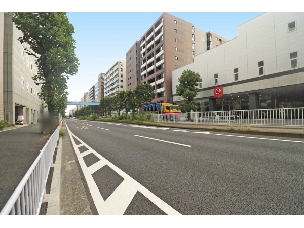 フェルモ横浜桜木町  前面道路