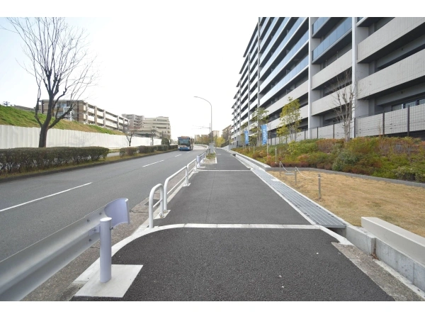 ブランズ北千里 前面道路