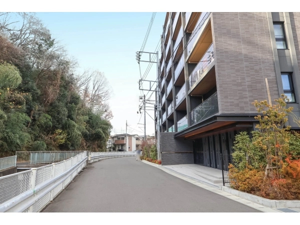 ファインレジデンス新百合ヶ丘  前面道路