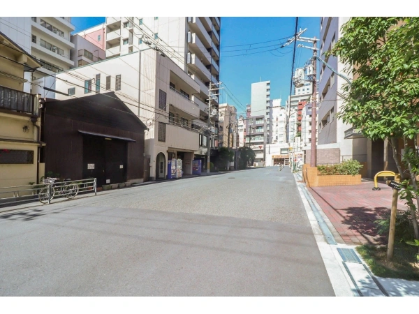 アウラ大阪上本町 前面道路