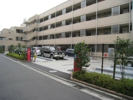 センチュリー武蔵新城 駐車場