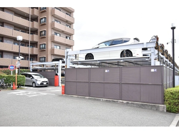 ライオンズガーデン園田 駐車場