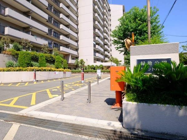 近鉄緑地公園グランドハイツ エントランス