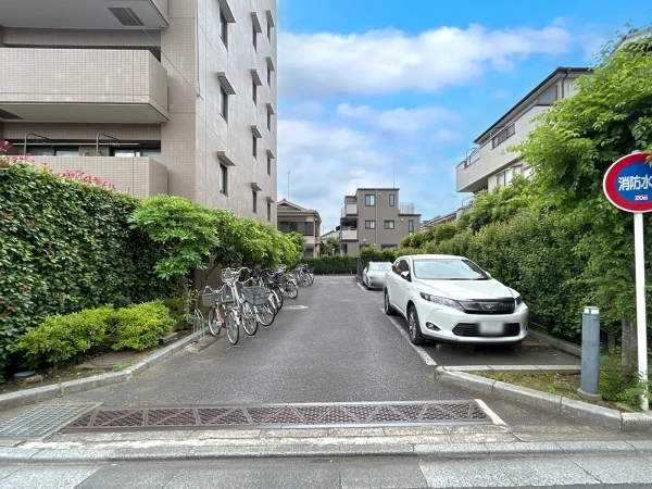 メイツ南浦和 駐車場
