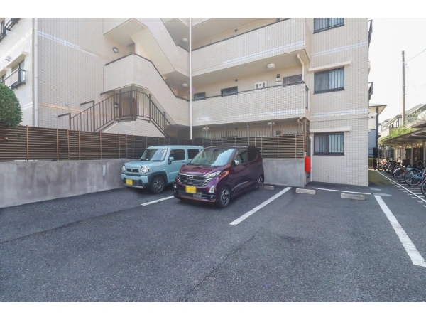 ユニーブル武蔵浦和 駐車場
