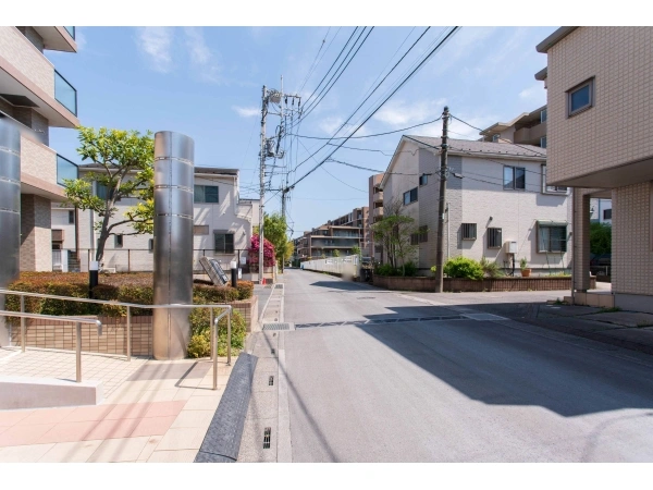 ライオンズマンション大宮日進町 前面道路