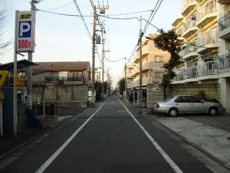 ハイツ鷹番 前面道路