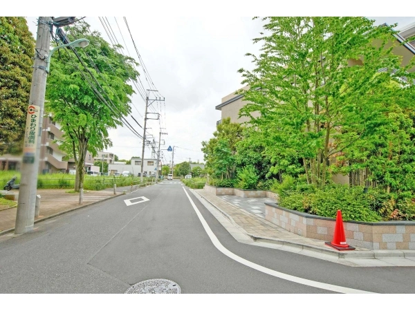 ジオ国分寺 前面道路