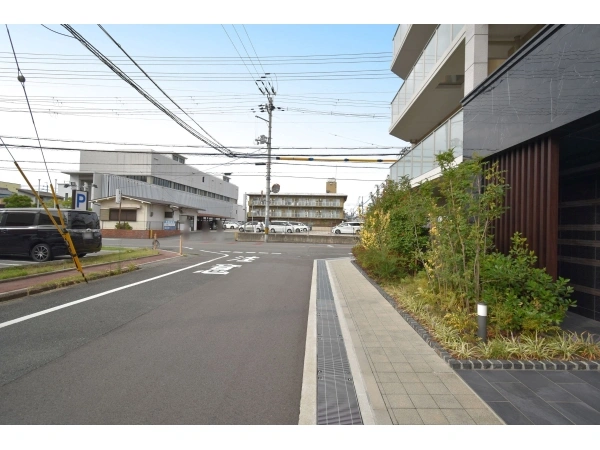 プレサンスロジェ茨木中津町 前面道路