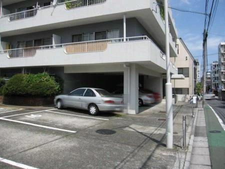 エクセリア世田谷上町 駐車場