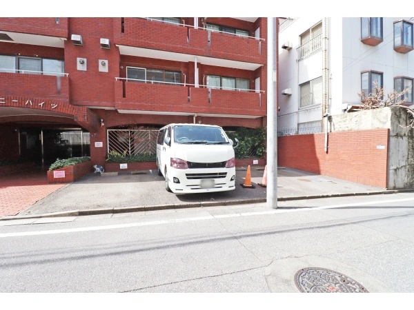 六本木サニーハイツ 駐車場