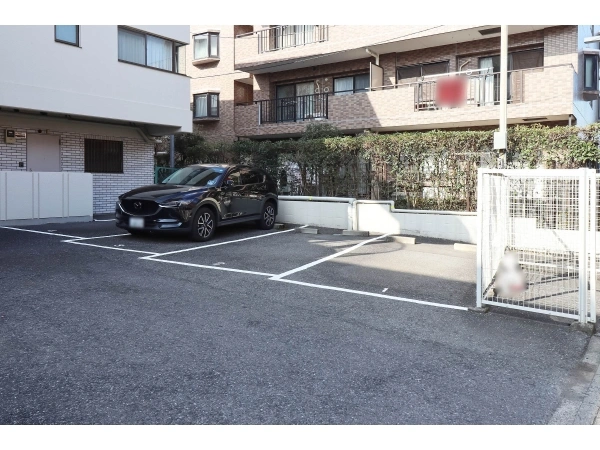 サンロイヤル浦和 駐車場