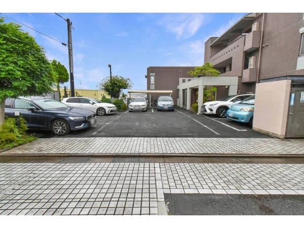 フェアロージュ新百合ヶ丘弐番館 駐車場
